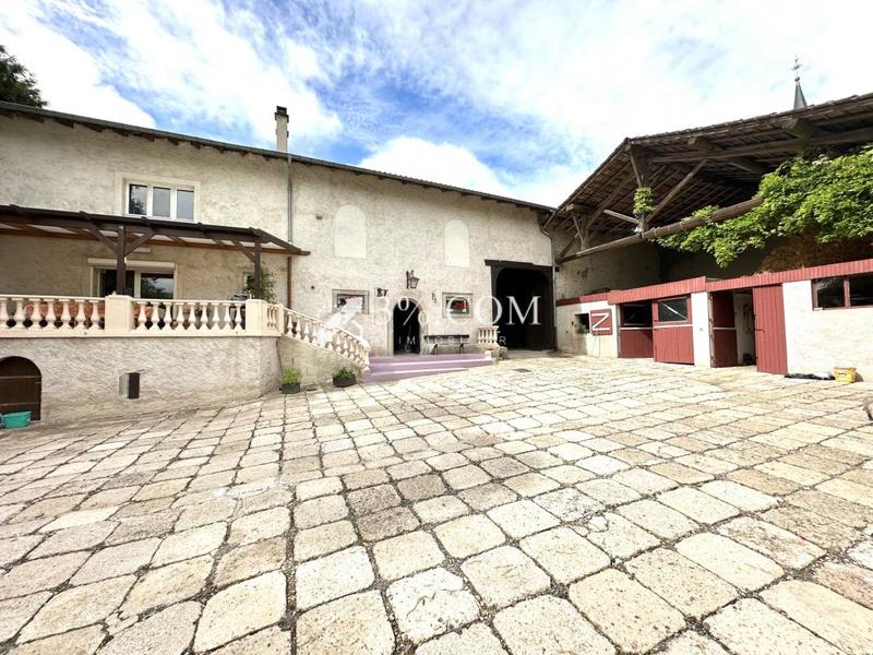 Maison de village - 300 m² - 12 pièces