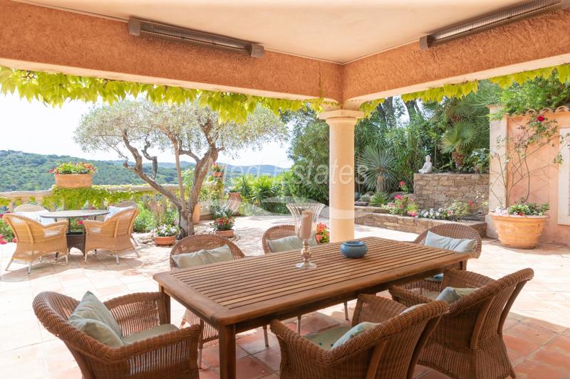 Propriété - 230 m² - 7 pièces