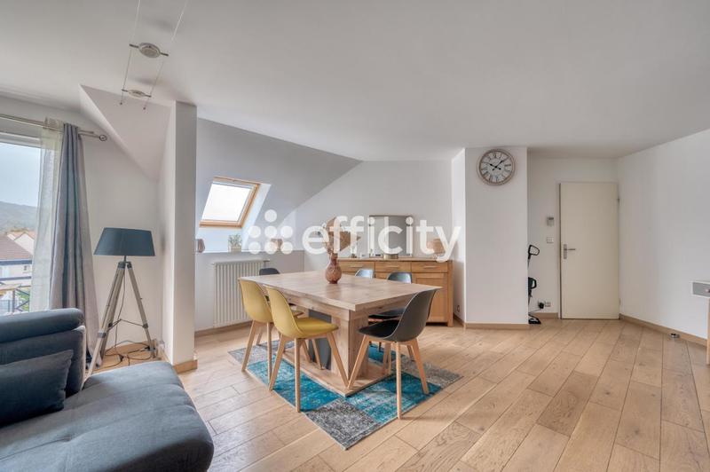 Appartement - 100 m² - 5 pièces