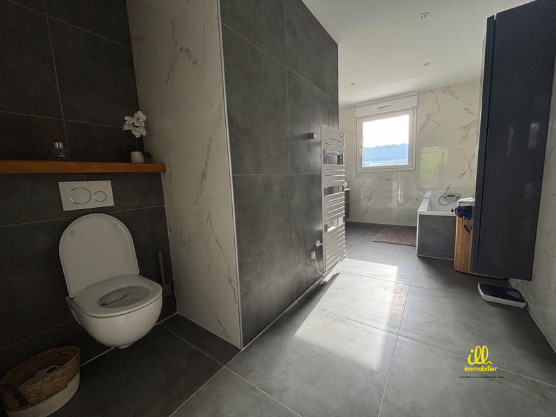 Maison - 245 m² - 6 pièces