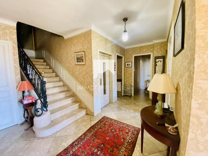 Maison - 200 m² - 6 pièces