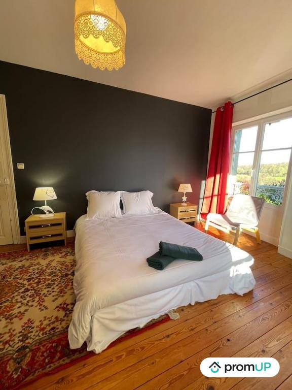 Maison - 270 m² - 10 pièces