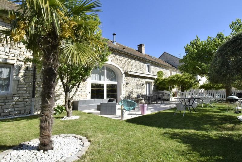 Maison - 420 m² - 11 pièces