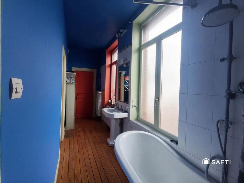 Maison - 214 m² - 8 pièces