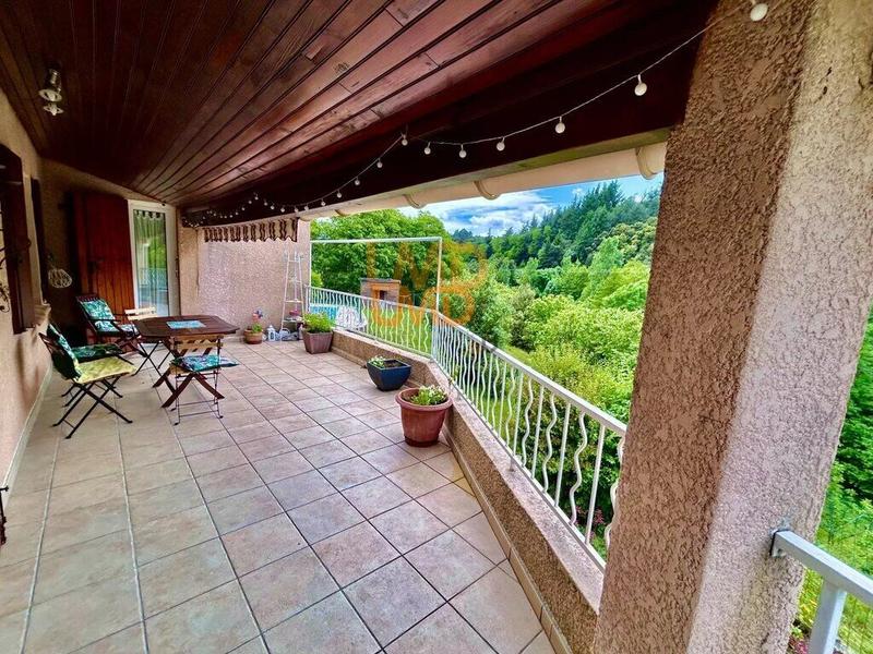 Maison - 146 m² - 6 pièces