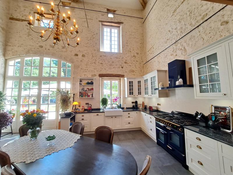 Maison - 432 m² - 10 pièces