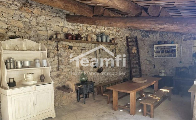 Mas - 215 m² - 12 pièces