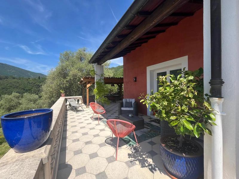 Villa - 235 m² - 6 pièces