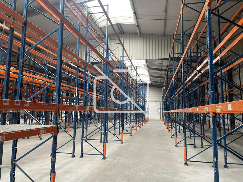 Entrepôt - 3 000 m²