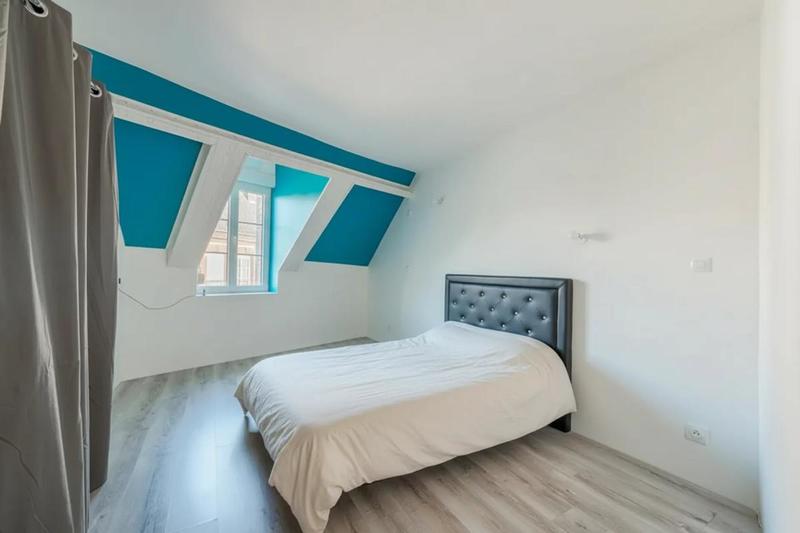 Maison - 240 m² - 10 pièces