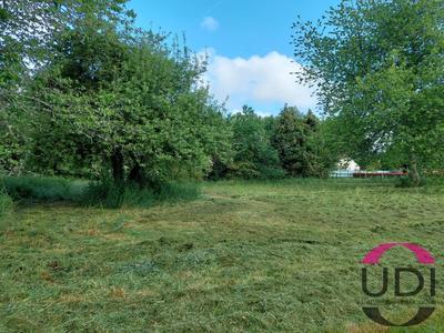 Terrain constructible - 1 300 m²