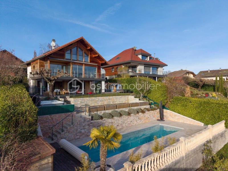 Maison - 212 m² - 6 pièces