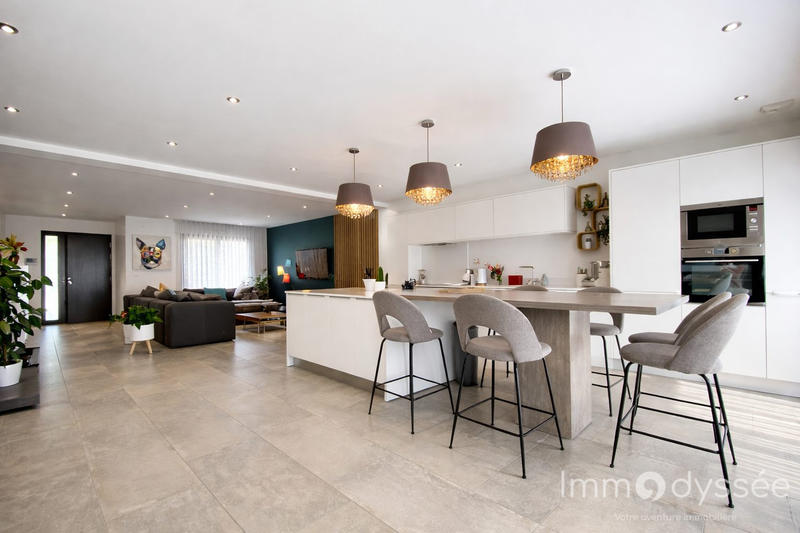 Maison - 191 m² - 6 pièces