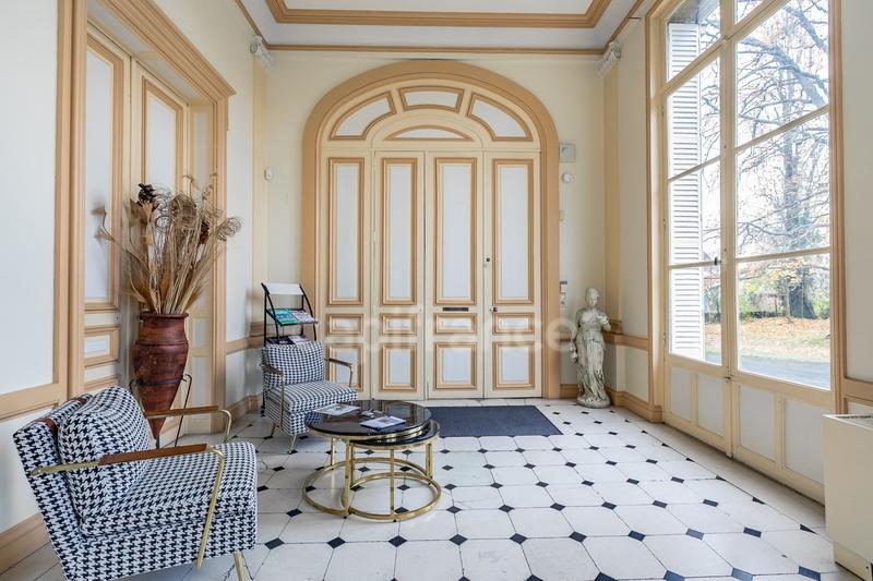 Château - 736 m² - 30 pièces