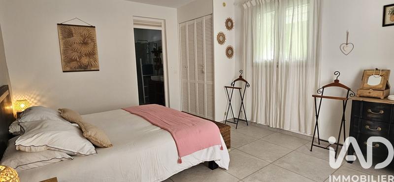 Maison - 230 m² - 6 pièces