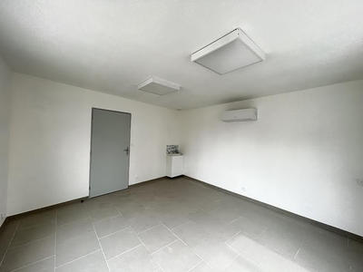 Local commercial - 61 m² - 4 pièces