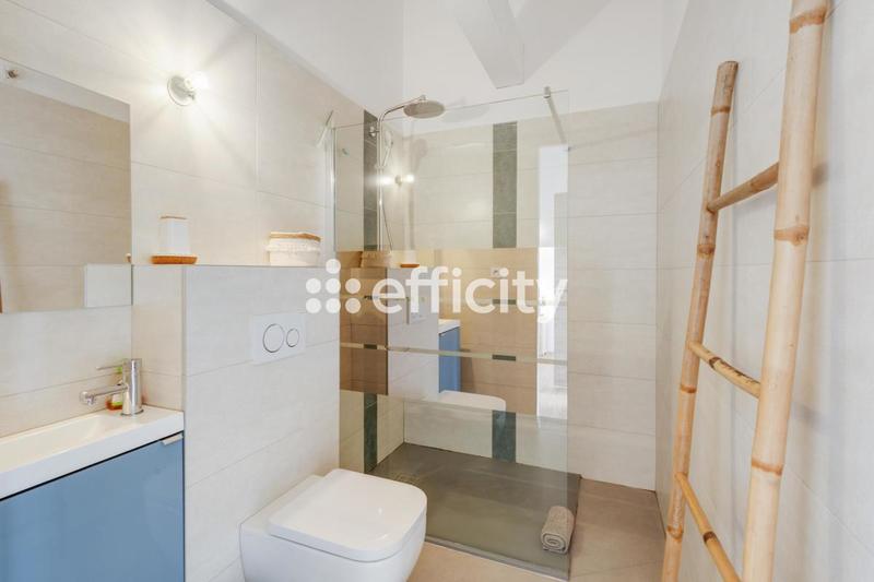 Maison - 211 m² - 7 pièces