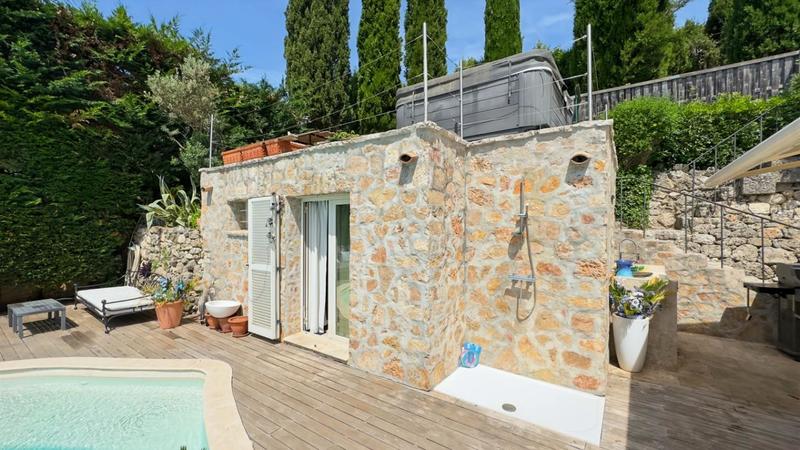 Maison - 220 m² - 5 pièces