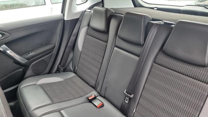 Peugeot 2008 1.6 BlueHDi 100 Allure