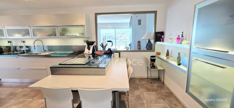 Appartement - 212 m² - 6 pièces