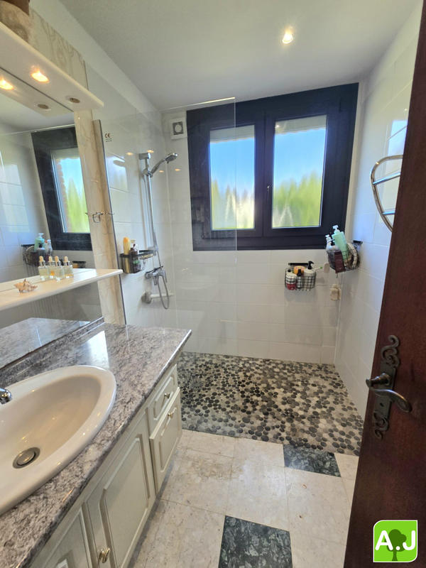 Maison traditionnelle - 131 m² - 6 pièces