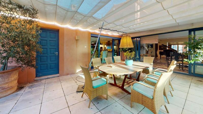 Propriété - 980 m²