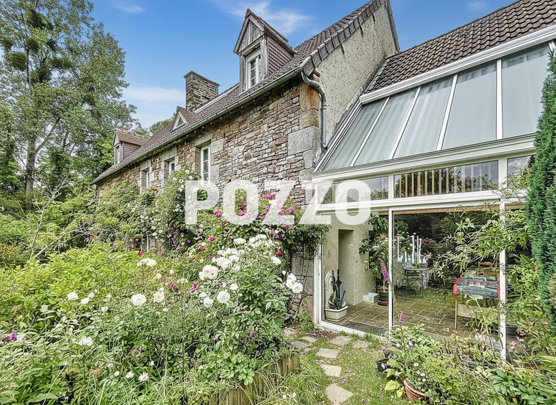 Maison - 260 m² - 10 pièces