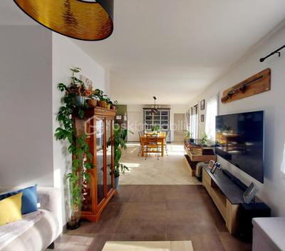 Maison - 98 m² - 4 pièces