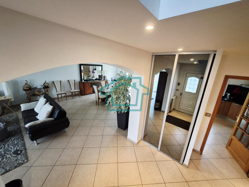 Maison - 198 m² - 6 pièces