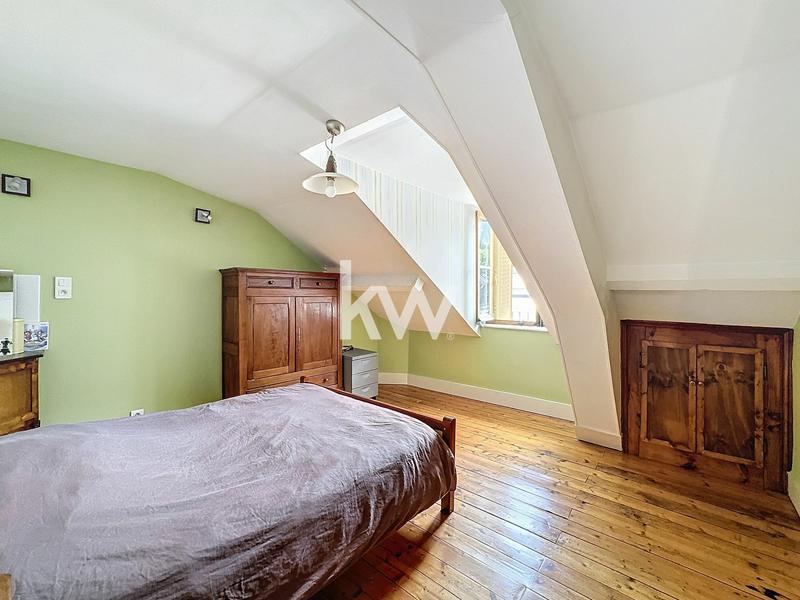 Maison - 250 m² - 10 pièces