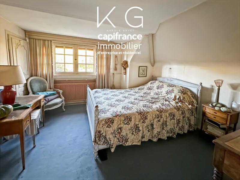 Propriété - 233 m² - 10 pièces