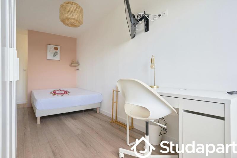 Chambre - 13 m² - 1 pièce