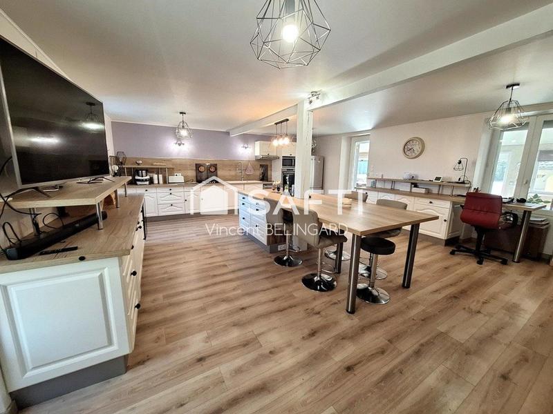 Maison de village - 240 m² - 6 pièces