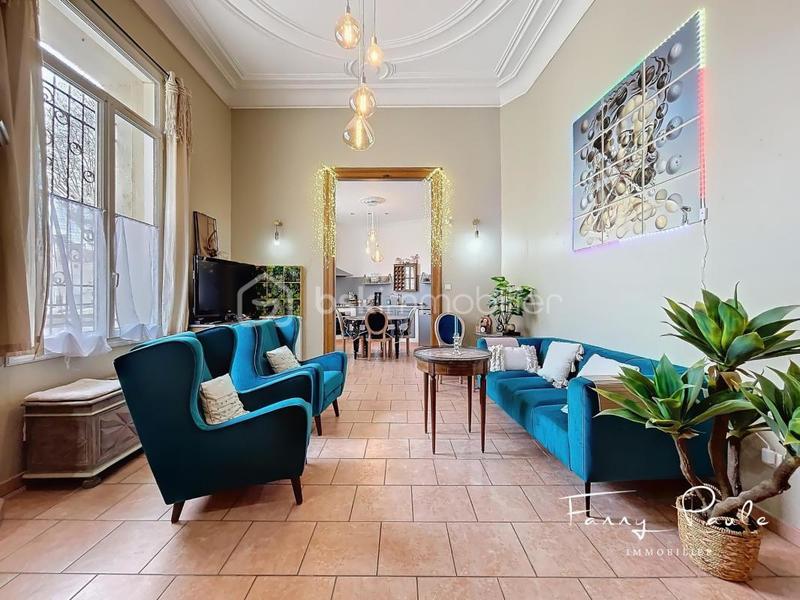 Demeure - 270 m² - 8 pièces