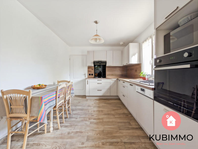 Maison traditionnelle - 121 m² - 6 pièces