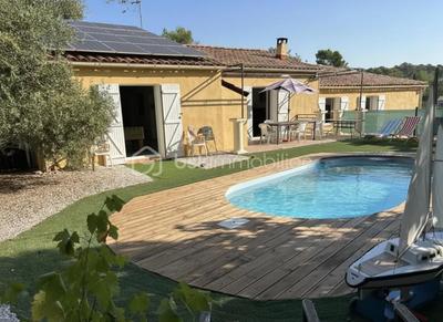 Villa - 180 m² - 7 pièces