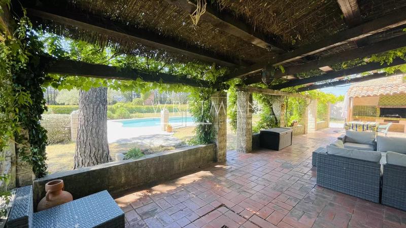 Villa - 238 m² - 8 pièces