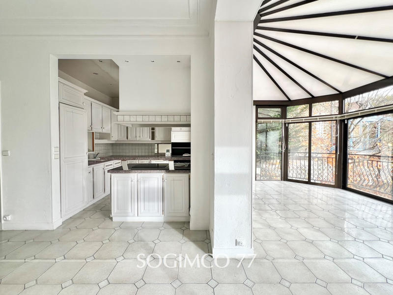 Maison - 171 m² - 8 pièces