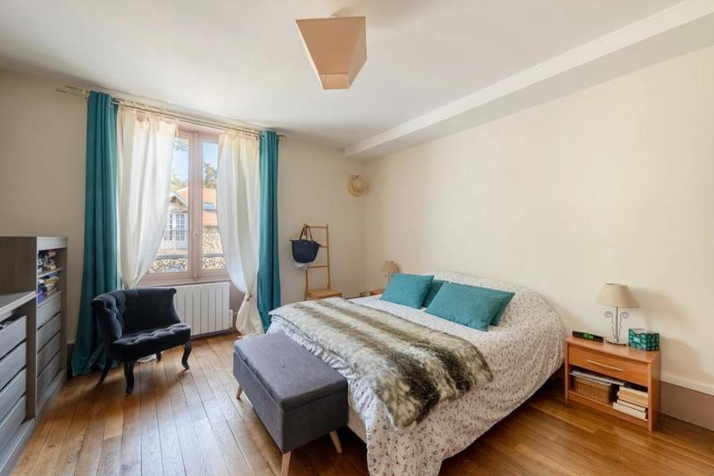 Maison - 201 m² - 6 pièces