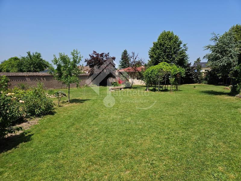 Propriété - 580 m² - 18 pièces