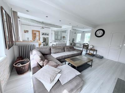 Maison - 210 m² - 6 pièces