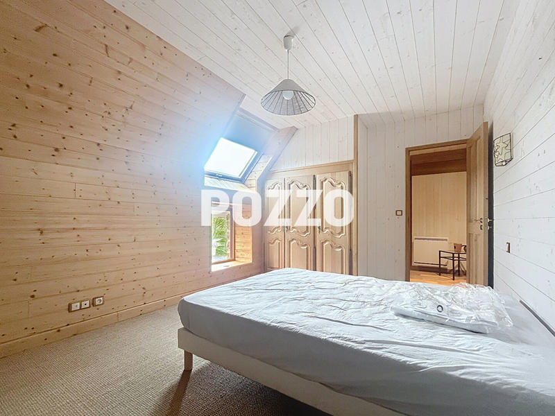 Maison - 202 m² - 7 pièces