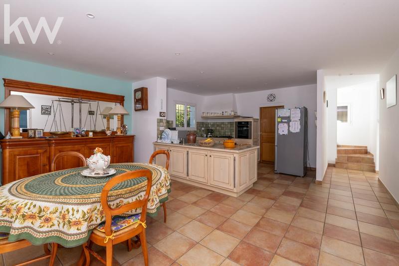 Maison - 212 m² - 7 pièces