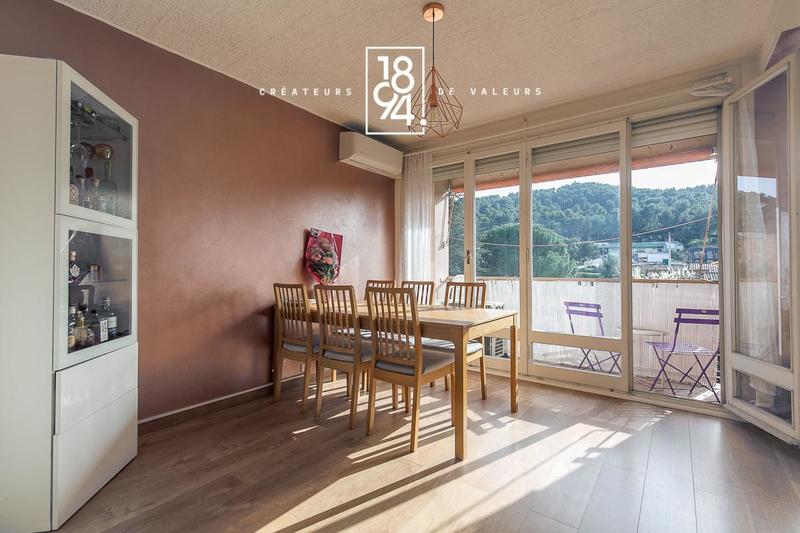 Appartement - 77 m² - 4 pièces