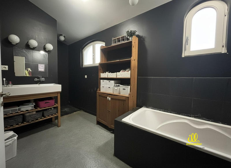 Maison - 179 m² - 7 pièces