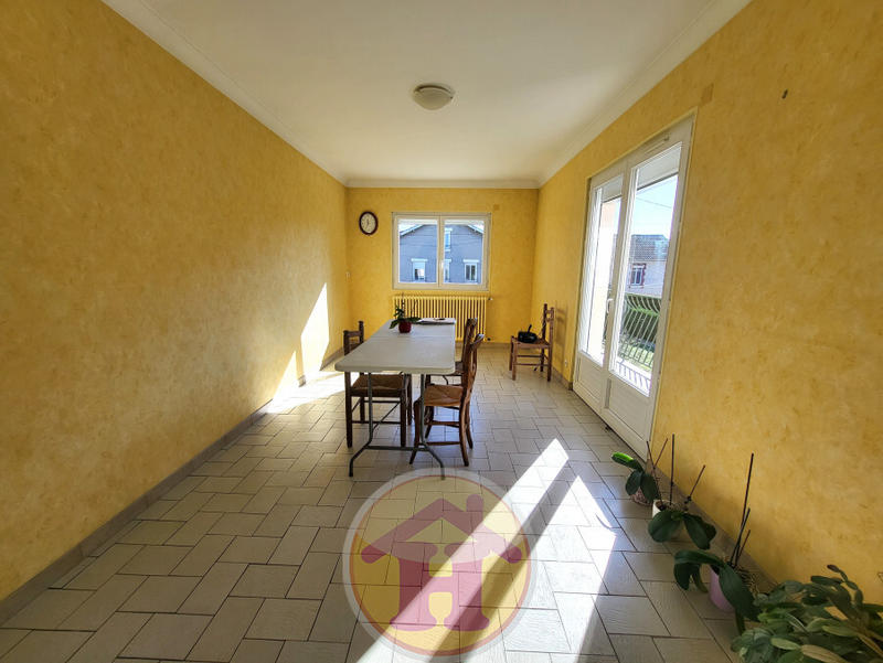 Maison - 99 m² - 5 pièces