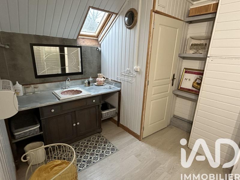 Maison - 255 m² - 16 pièces