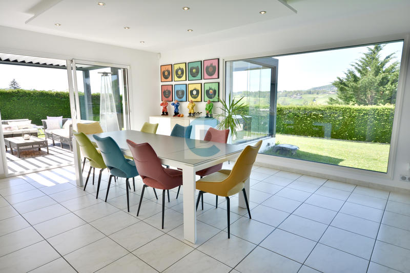 Maison - 228 m² - 8 pièces