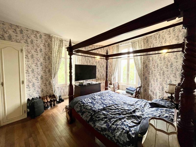 Maison - 222 m² - 9 pièces