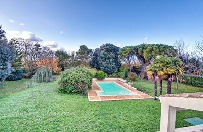 Propriété - 252 m² - 7 pièces